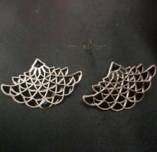 Waves Studs Black
